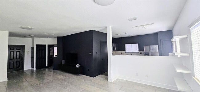 Building Photo - 7634 Chalk Hill