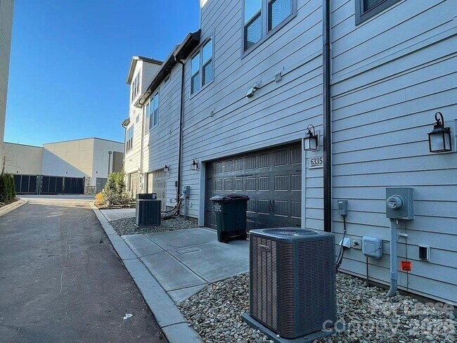 Building Photo - 6335 Southgrove St