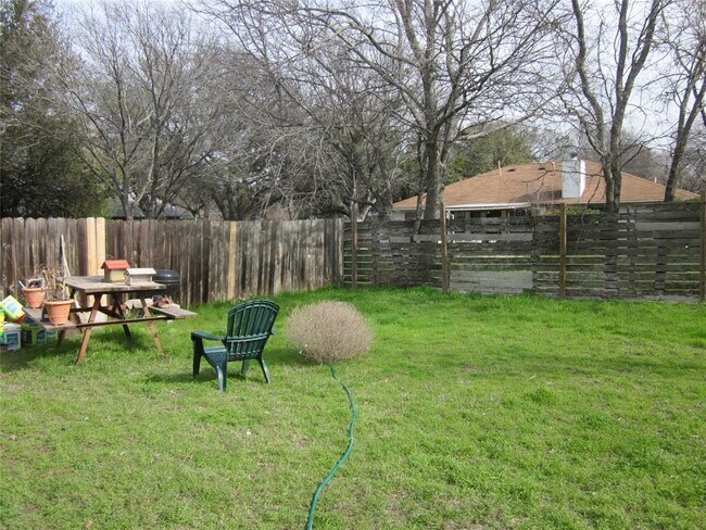 Building Photo - 102 Verna Spur