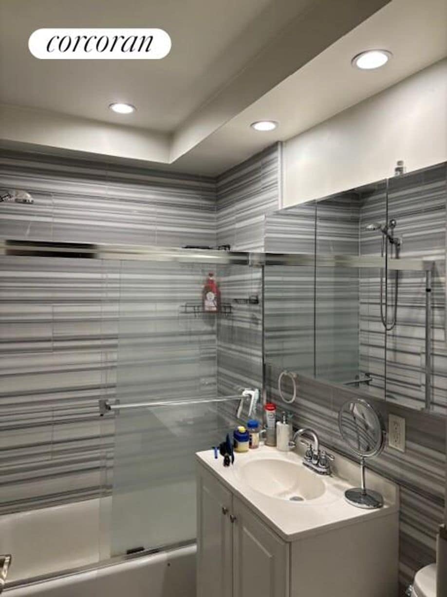 Building Photo - 821 9th Ave