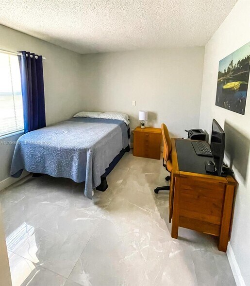 Building Photo - 13360 SW 89th Ter