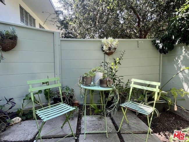 Building Photo - 5205 Village Green