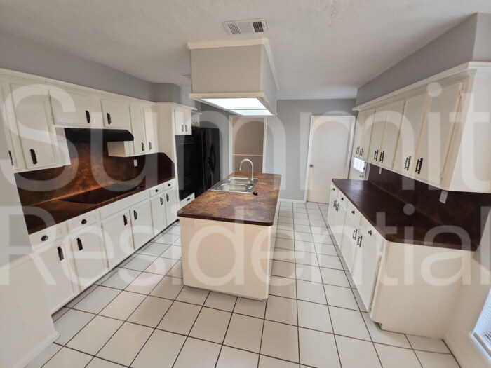 Building Photo - 5223 Brownlee Ln