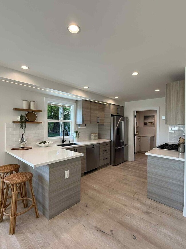 Building Photo - Modern 4-Bedroom Retreat in San Carlos – Remodeled, Spacious, Private Yard