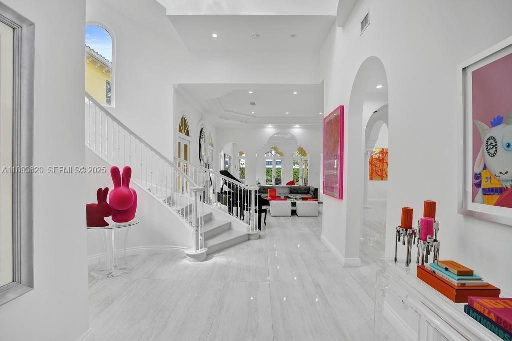 Building Photo - 17001 Collins Ave