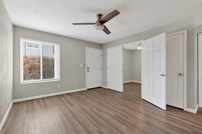 Building Photo - 1812 Buena Vista Dr SE