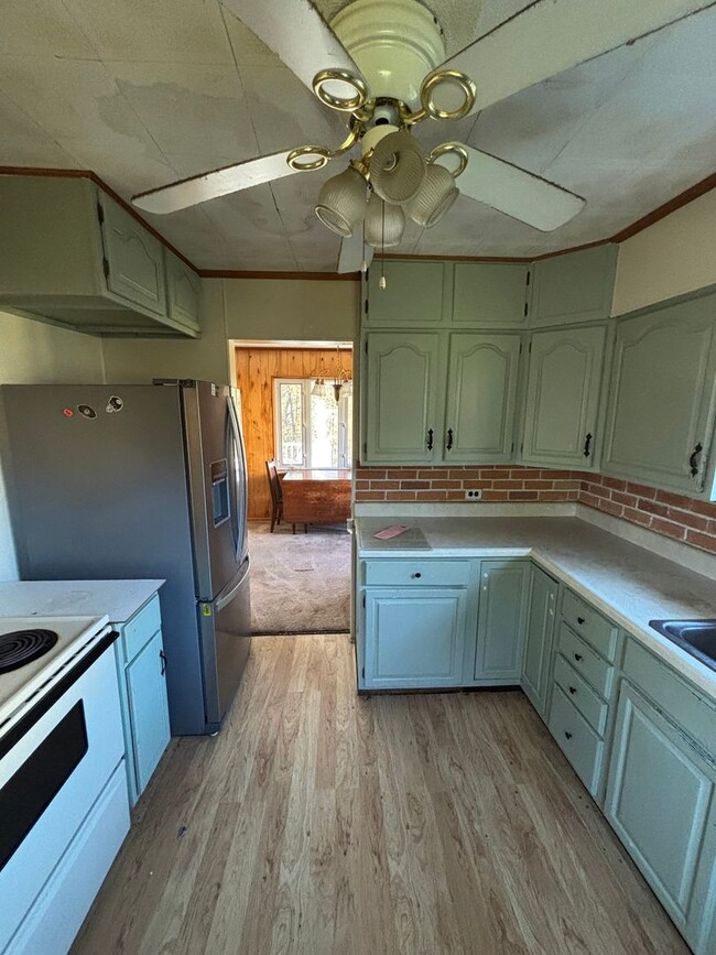 Building Photo - Charming 2-Bedroom Single-Family Home with Garage and Off-Street Parking