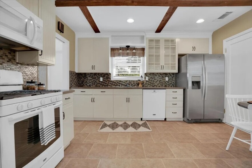 Kitchen - 1020 S Church St