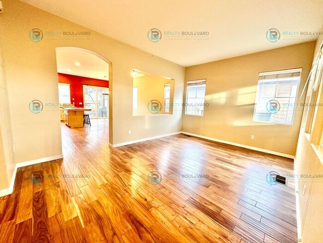 Building Photo - Half-Month Free Rent! Charming 3-Bedroom H...