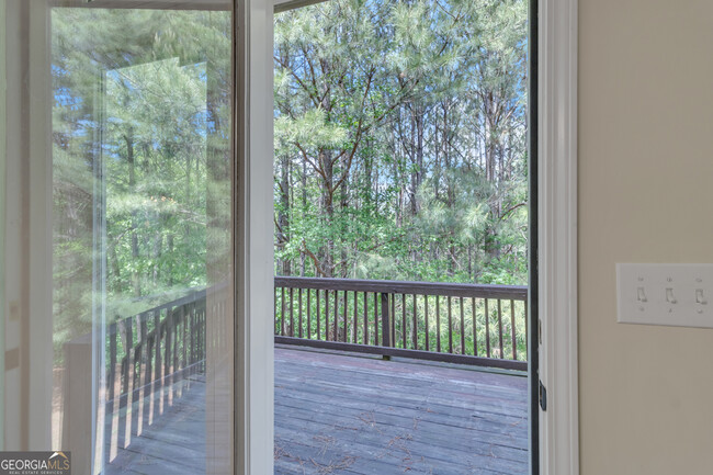 Building Photo - 3000 Highgreen Trail