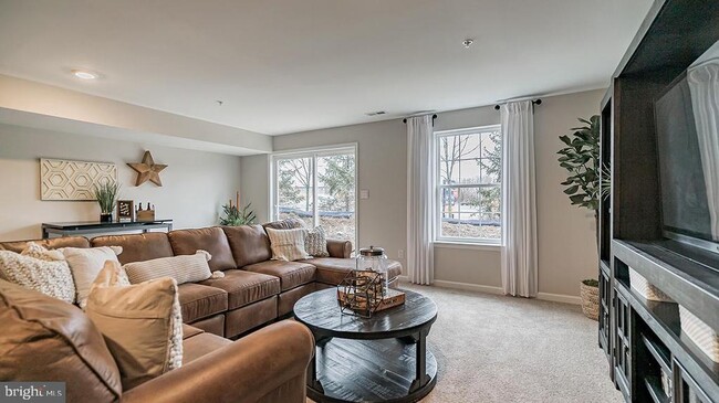 Building Photo - 1107 Meadowlark Dr
