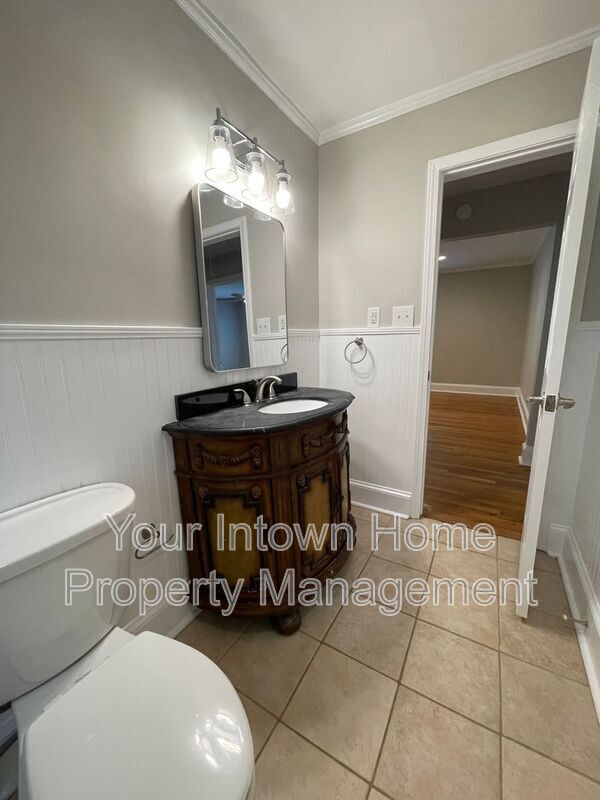 Building Photo - 452 Deckner Ave SW