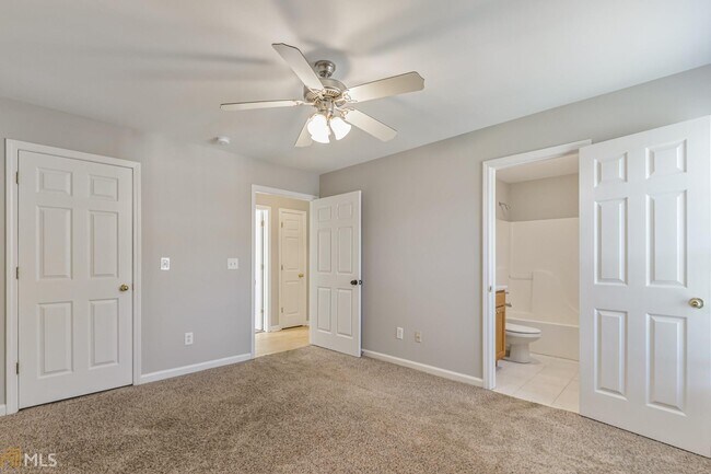 Building Photo - 200 Stonehaven Cir