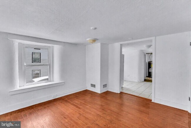 Building Photo - 60 Irish Ln