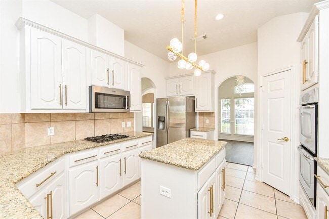 Building Photo - 10206 Hahns Peak Dr
