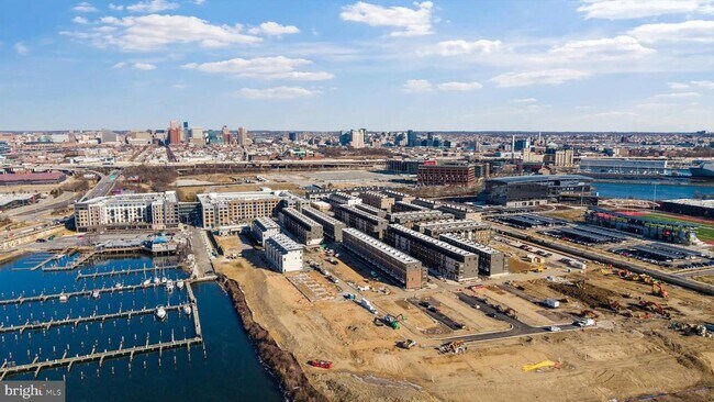 Building Photo - 2709 Light St