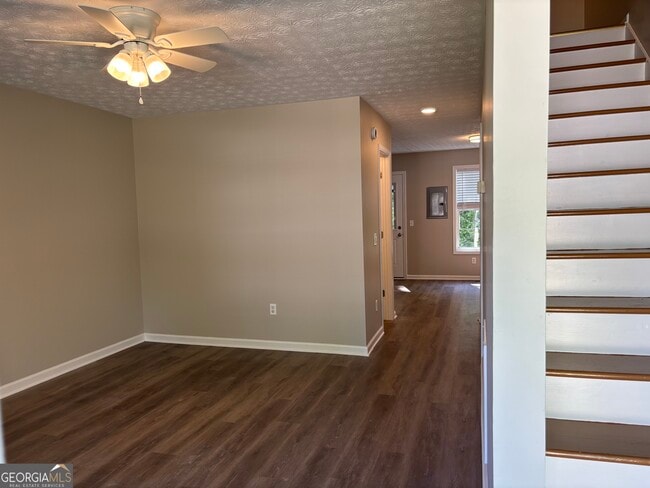 Building Photo - 97 Lily Dr
