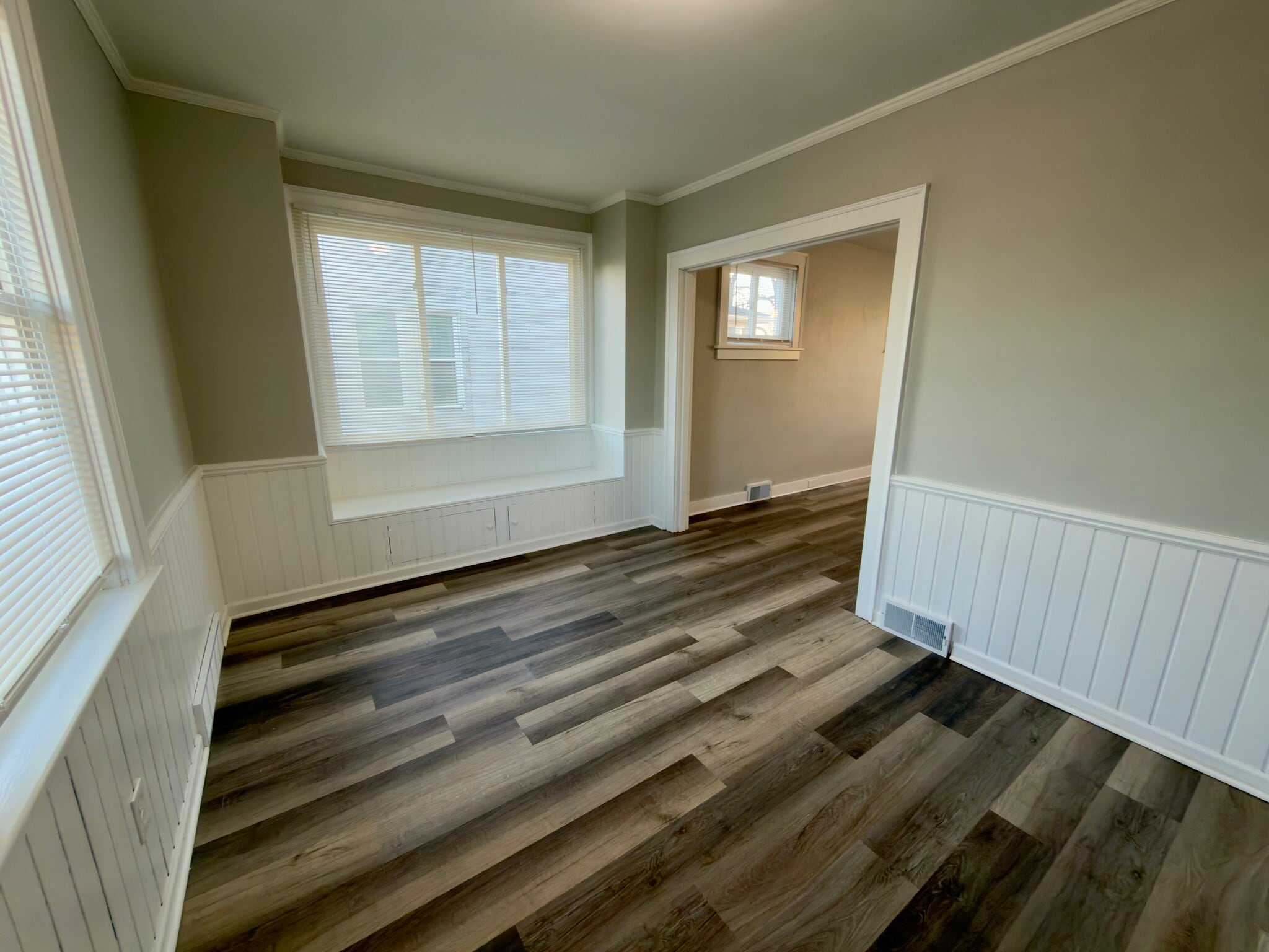 Building Photo - 413 Sinton Ave