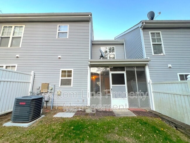 Building Photo - 10814 Princeton Village Dr