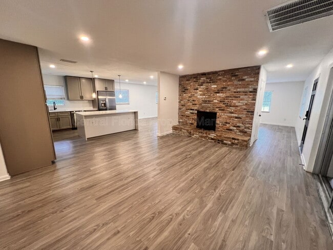 Building Photo - 2080 Thunderbird Trail