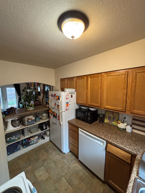 Building Photo - 403 E Thunderbird Dr