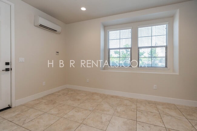 Building Photo - CASITA IN HANSEN VILLAGE - Mountain House MOVE IN READY