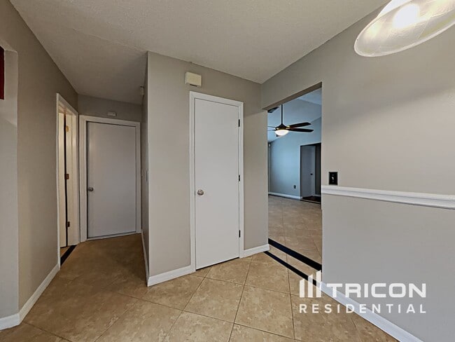 Building Photo - 6050 Fall River Dr