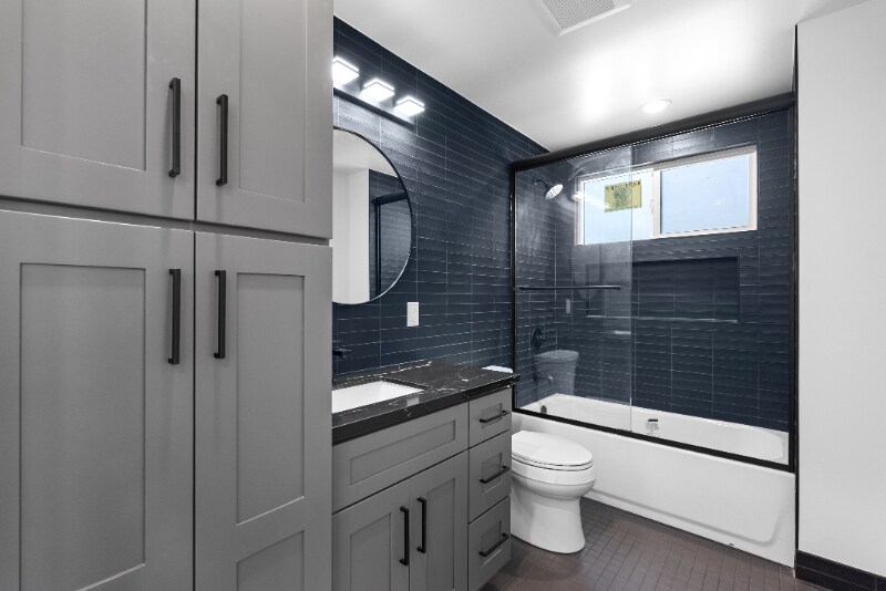 Building Photo - 232 N Hollywood Way