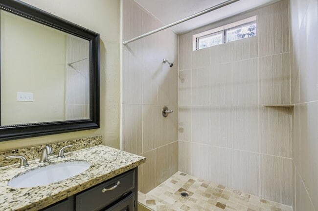 Building Photo - 3323 Augusta Blvd