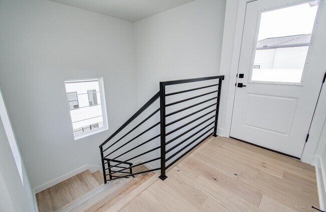 Building Photo - 8702 Ojeman Villas Dr