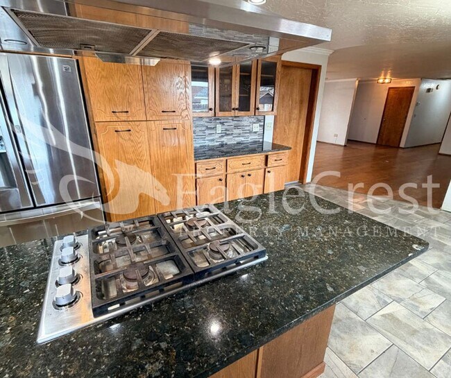 Building Photo - Thoughtfully Designed 3 Bedroom 2 bathroom Home with Open Kitchen and Private Deck