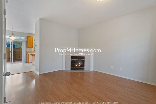 Building Photo - Three Bedroom Home in Aloha w/ Forest Like Surrounding!