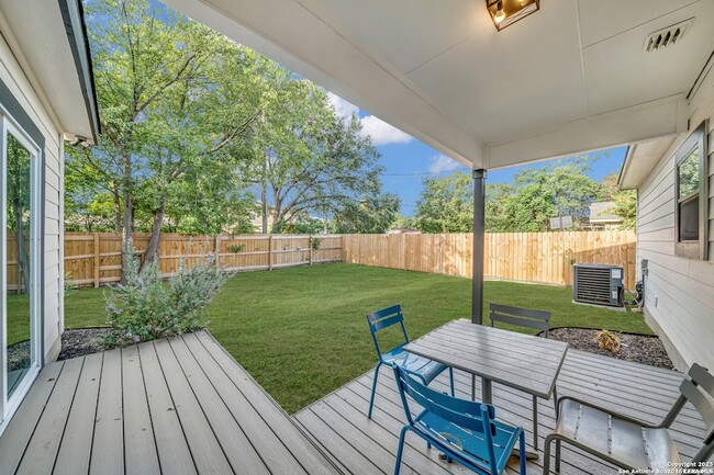 Building Photo - 4130 Moana Dr