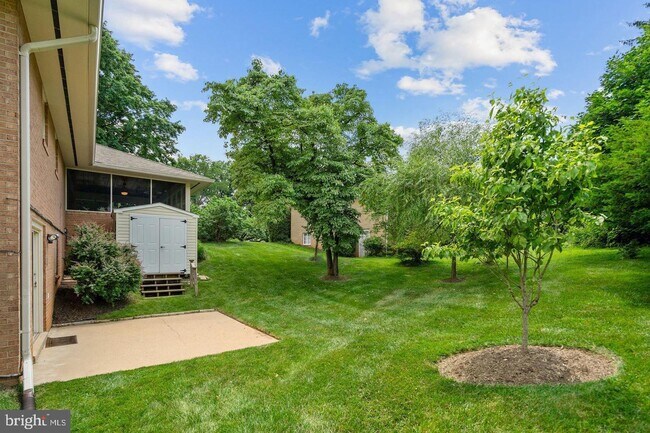 Building Photo - 6425 Noble Dr
