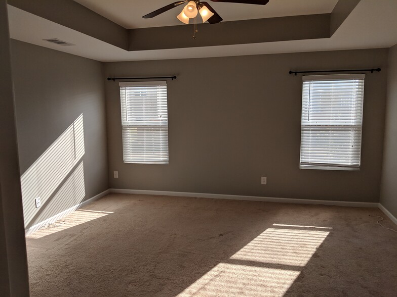 Building Photo - 644 Pemberton Dr