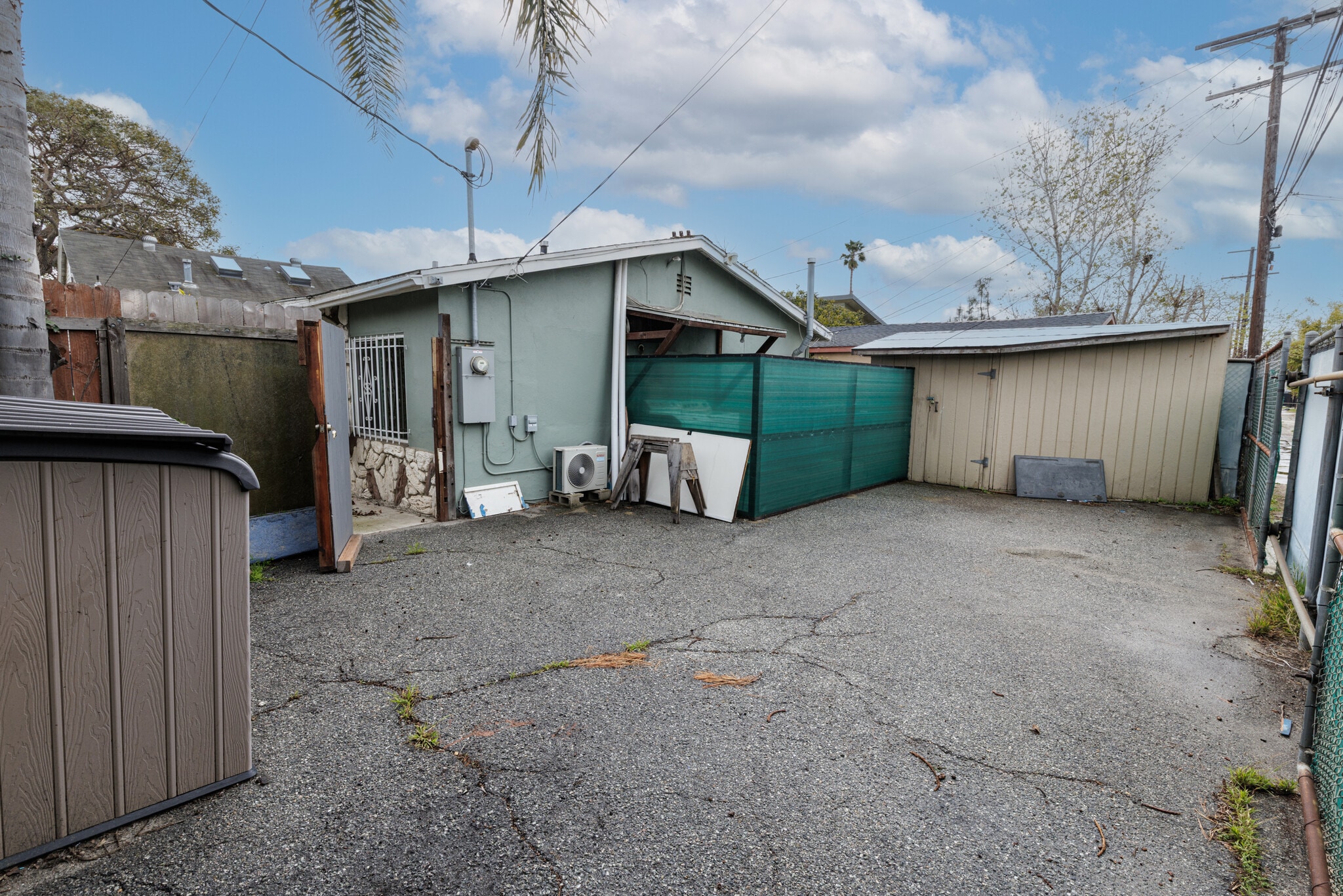 Building Photo - 547 Brooks Ave