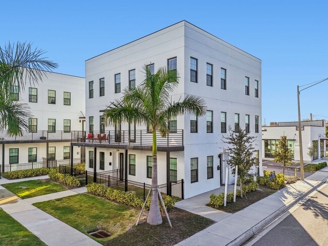 Building Photo - Modern Townhome For Lease in downtown St Pete and Warehouse Arts District