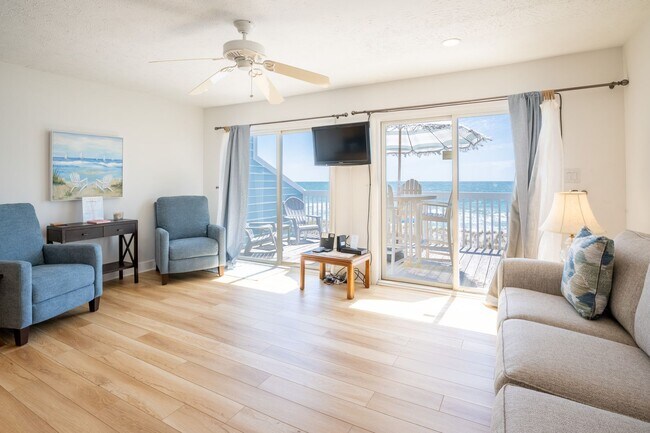 Building Photo - PERFECT OCEANFRONT FURNISHED ONE BEDROOM R...