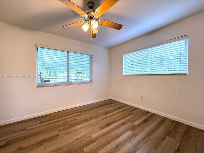 Building Photo - 2625 SW 67th Ave
