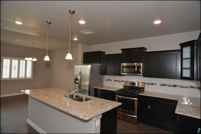 Building Photo - 945 Penrith St