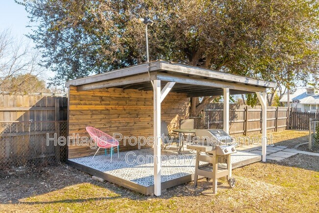 Building Photo - 475 E French Pl