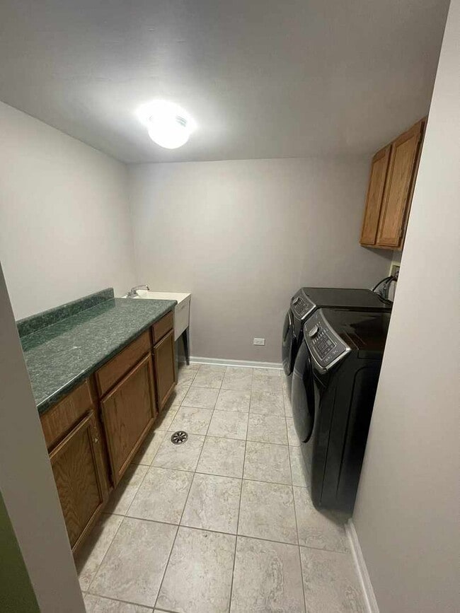 Building Photo - 76 Canterbury Trail