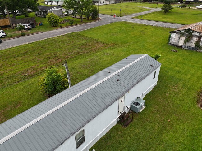 Building Photo - 913 E Avera Ave