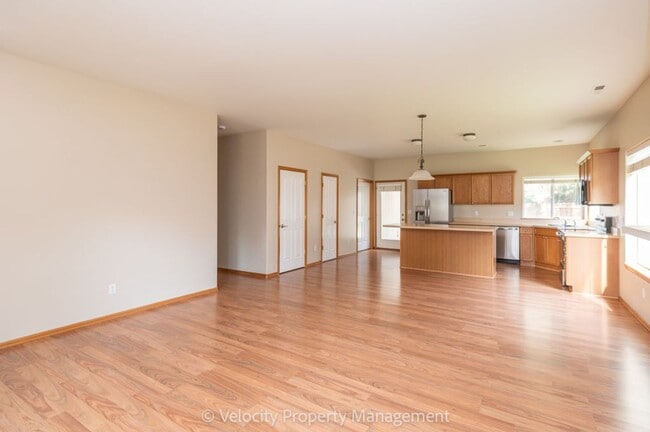 Building Photo - Charming Single Level Home!
