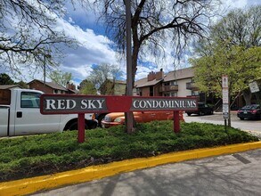 Building Photo - Penthouse level condo with views of canal ...