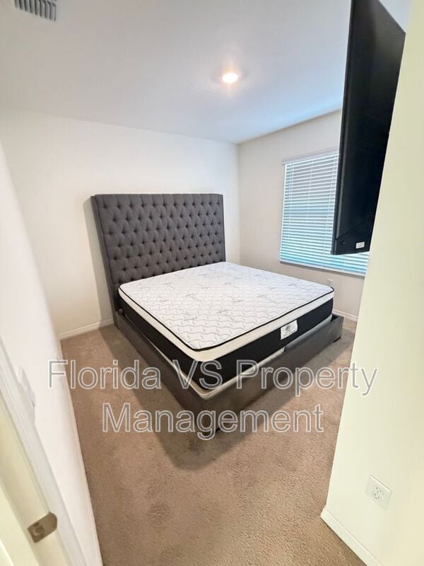 Building Photo - 804 Horsetail Dr