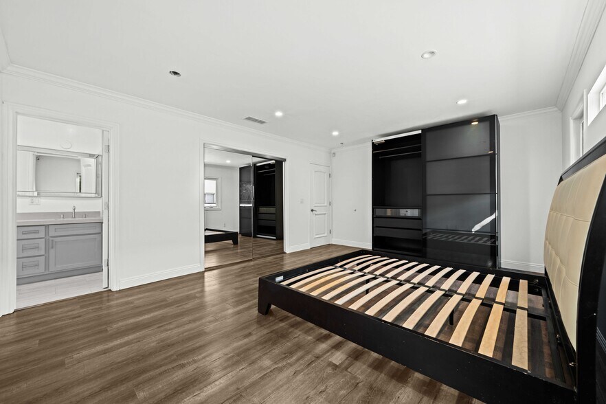 Building Photo - 1621 Hi Point St