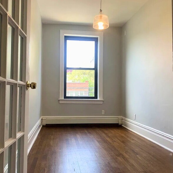 Building Photo - 2401 Ditmars Blvd