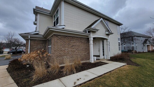 Building Photo - 637 Lancaster Dr