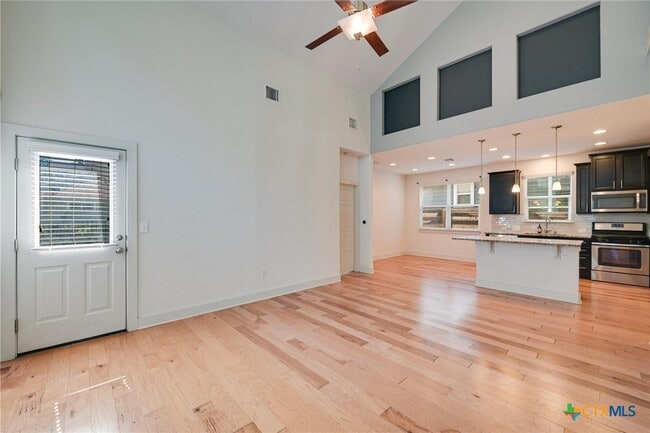 Building Photo - 2205 Capulet St